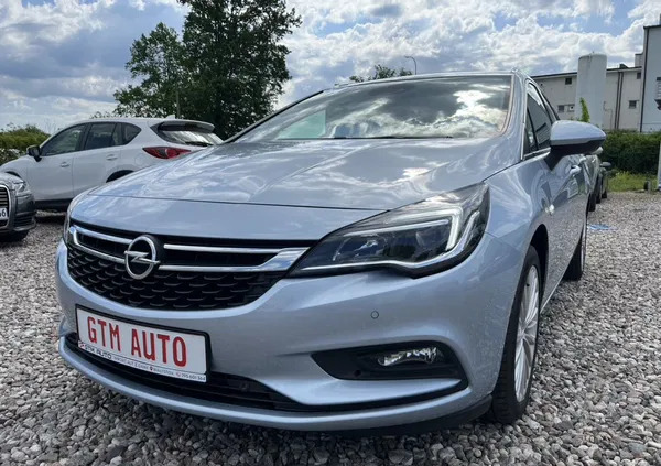 samochody osobowe Opel Astra cena 39900 przebieg: 227000, rok produkcji 2017 z Pieniężno